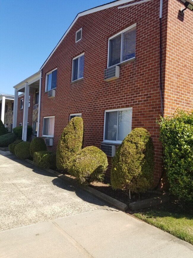 Building Photo - 1302 Rockland Ave