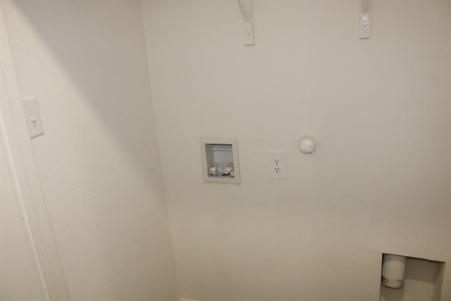 Building Photo - 6416 Bishop Dr