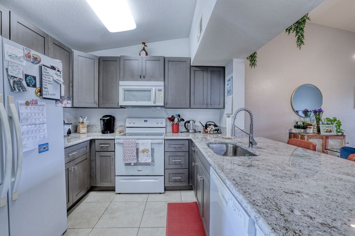 Building Photo - 8294 Key Royal Cir