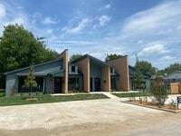 Building Photo - 207 E 3rd St