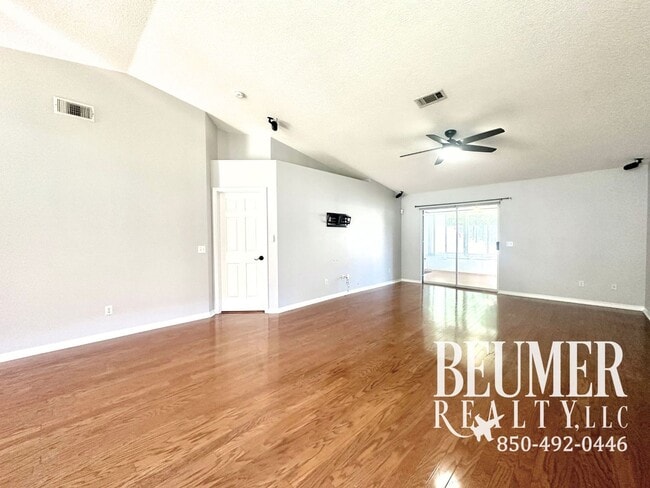 Building Photo - Solar Panel 3bd/2bath Home located Northeast Pensacola