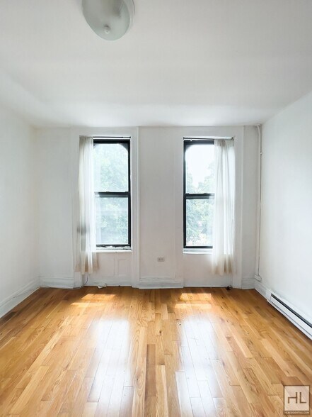 Building Photo - STARR STREET / Spacious Bushwick 2-Bed 1-Bath / Amazing Location