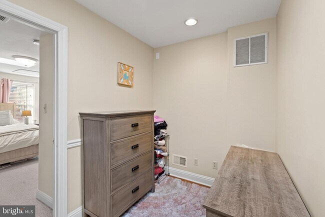 Building Photo - 3205 Hudson St