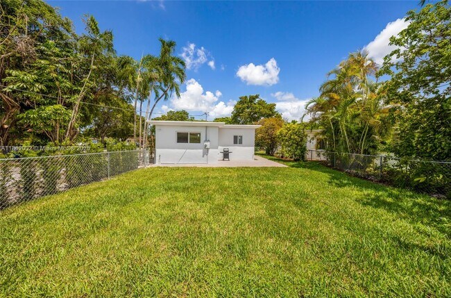 Building Photo - 1096 Raven Ave