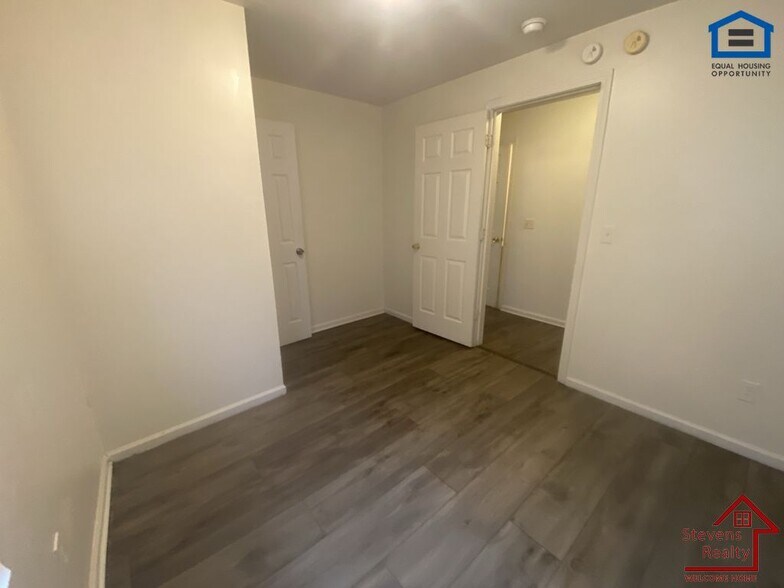 Building Photo - 4324 Grand Ave