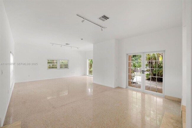 Building Photo - 564 Golden Beach Dr