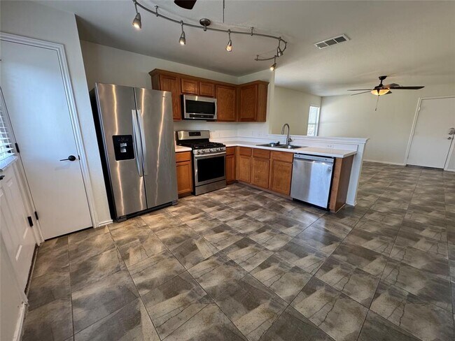 Building Photo - 235 Tolcarne Dr