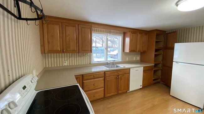 Building Photo - 178 Edgewood Dr