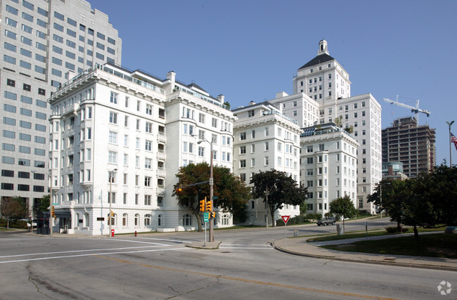 Building Photo - Cudahy Tower Apartments