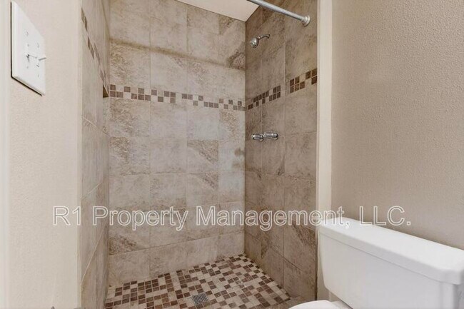 Building Photo - 222 Shannon Pl NW