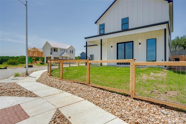 Building Photo - 2725 Bristol Dr