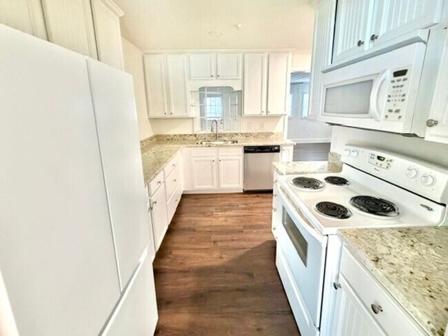 Building Photo - Newly Renovated 3BR home in East Memphis near the Botanical Gardens now available!