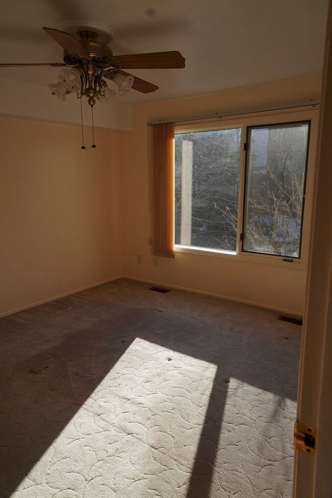 Building Photo - 2 Bed 2 Bath South Anchorage Condo!