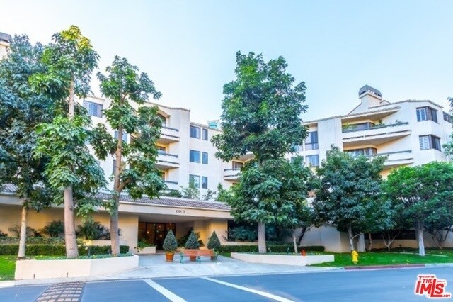 Building Photo - 2131 Century Park Ln