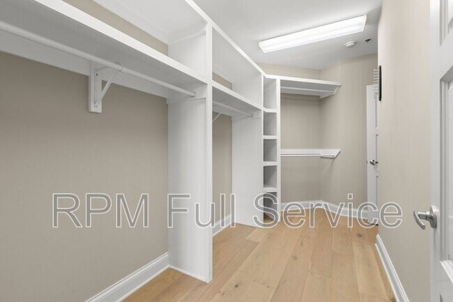 Building Photo - 110 31st Ave N