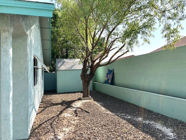 Building Photo - Great 3 Bedroom, 2 Bathroom Home in Quiet Neighborhood!