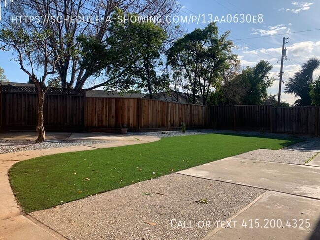 Building Photo - 4840 Minas Dr