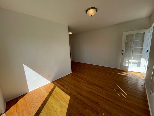 Building Photo - 3538 State St