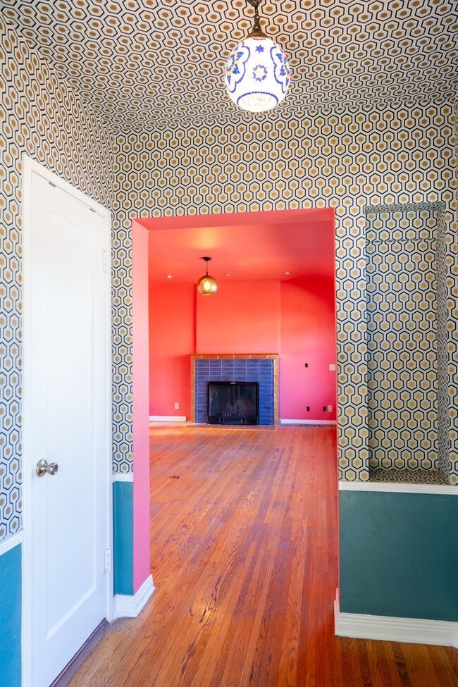 Building Photo - Vibrant 2b2b Franklin Hills / Los Feliz Home - Private Yard - Central HVAC