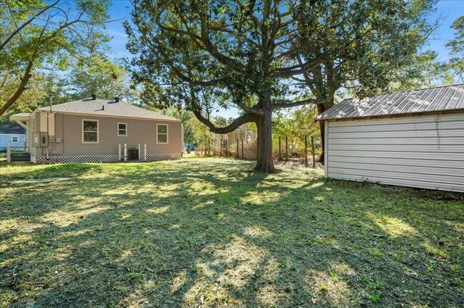 Building Photo - Spacious 2-Bedroom, 2-Bathroom Home in Savannah, GA