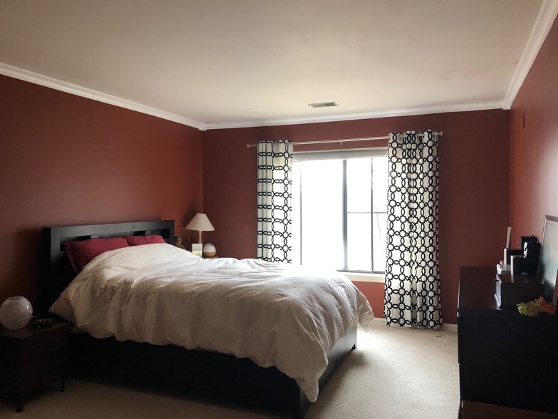 Primary Bedroom (Prior Occupant Photo) - 2807 Lee Oaks Ct