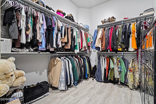 Building Photo - 12646 Amesbury