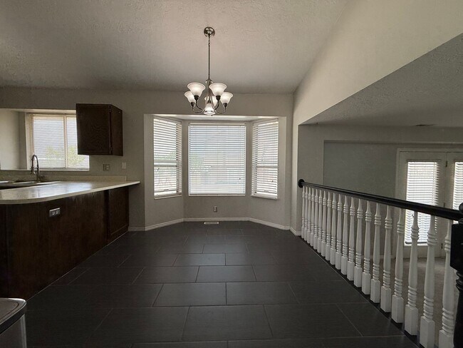 Building Photo - Updated Home in Draper!