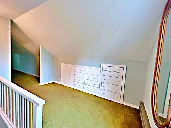 Building Photo - 6309 NE Broadway