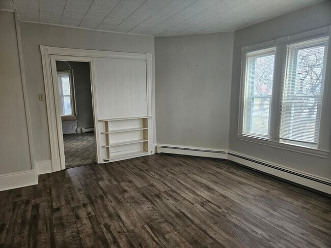 Building Photo - 110 W Main St