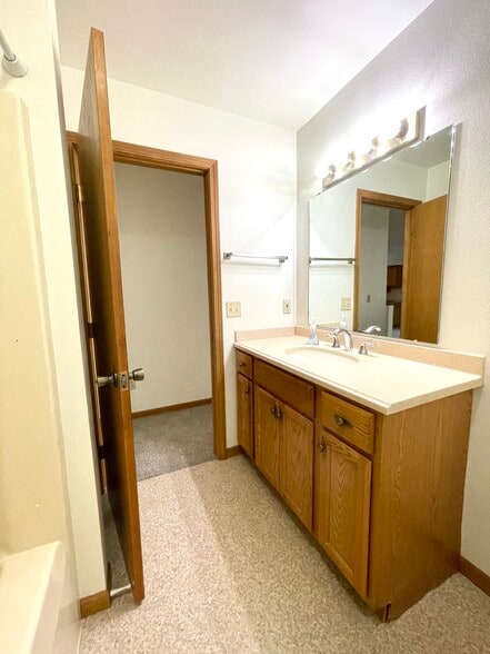 Building Photo - 1509 Manor Ln