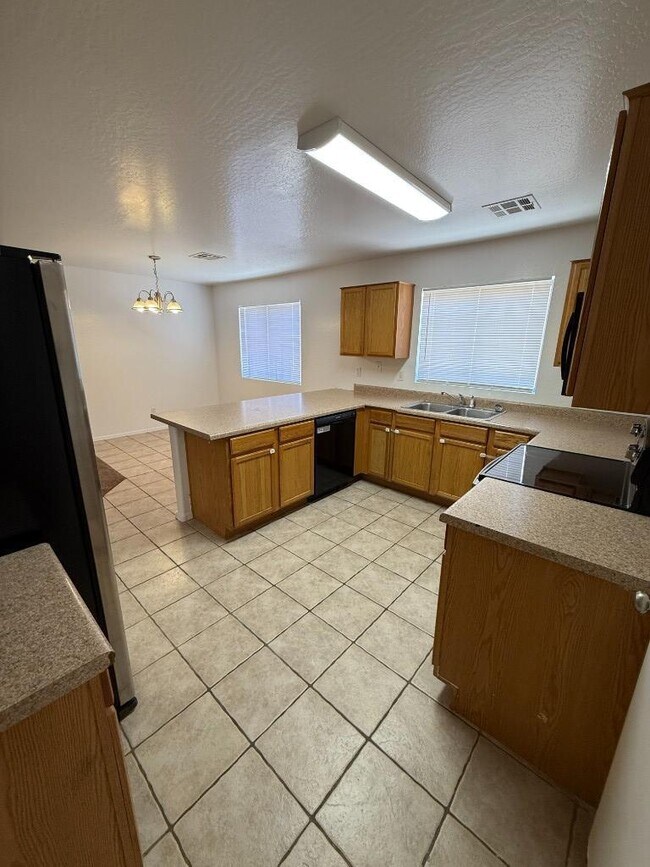 Building Photo - 4 bedroom in BUCKEYE AZ 85326