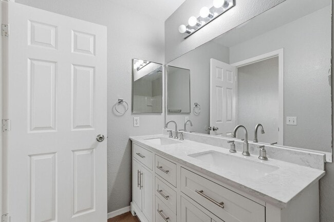 Building Photo - Johnson Ranch 3 Bedroom! Tile Throughout All Appliances!