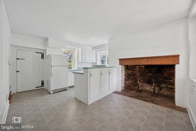 Building Photo - 547 Concord Rd