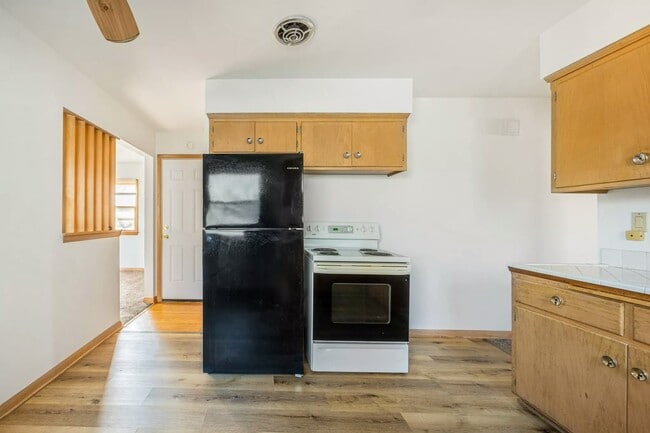 Building Photo - 2137 S 71st St