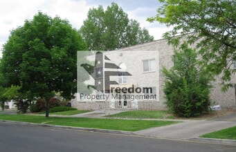 Building Photo - 1102 Belford Ave