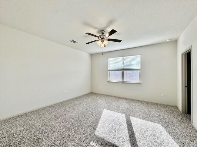 Building Photo - 16829 Aventura Ave