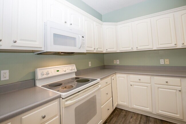 Building Photo - 380 Sullivan Dr