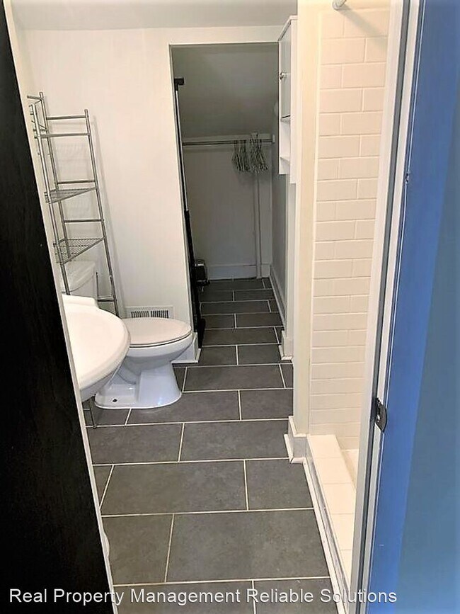 Building Photo - 2 br, 2.5 bath House - 911 W. Lombard Street