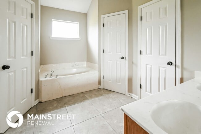 Building Photo - 4493 Shadow Ridge Dr