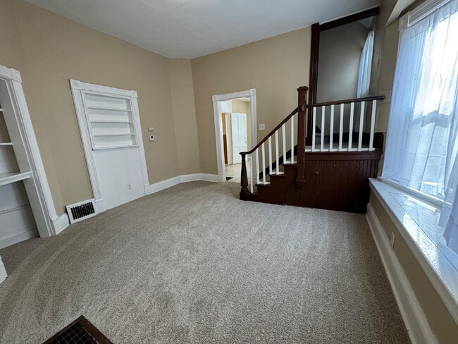 Building Photo - 3 Bedroom 2 Bath Where Timeless History Meets Modern Living!