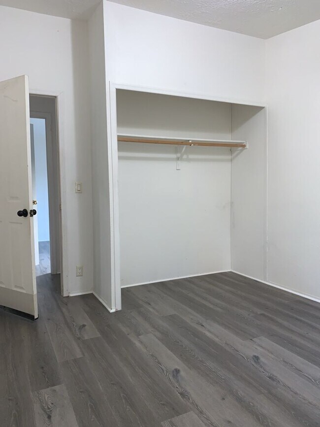 Building Photo - Stunning manufactured home w/detached garage!