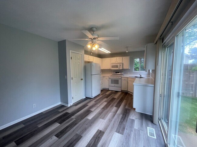 Building Photo - New Home For Rent Bellevue!
