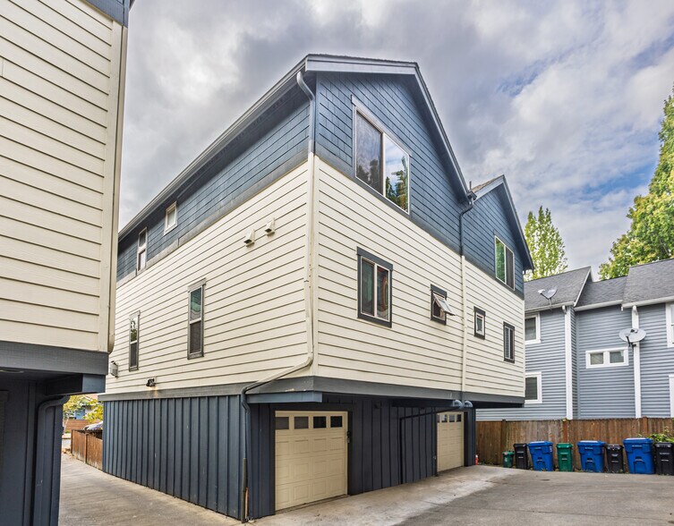 Building Photo - 3314 Wetmore Ave S