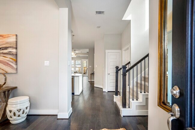 Building Photo - 222 Thistle Dr