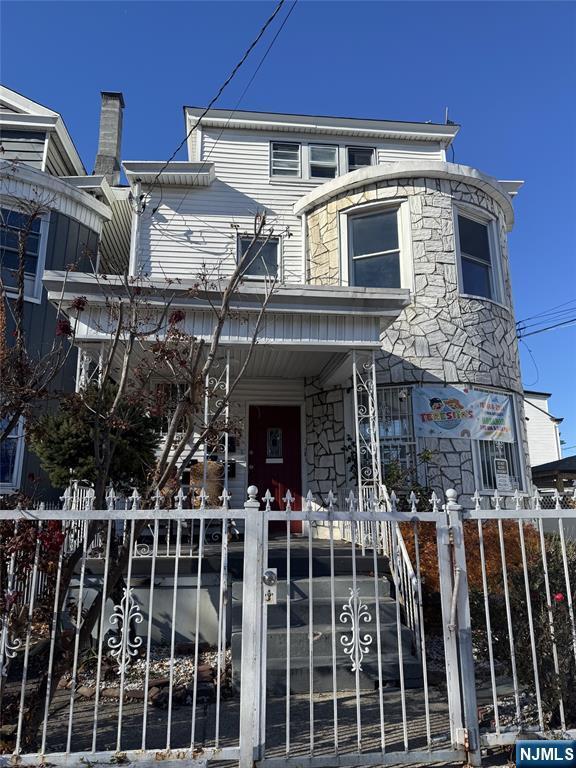 Building Photo - 624-626-626 Madison Ave