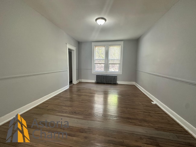 Building Photo - 4 bedroom 1 bath or 3 bedroom + den AVAILA...