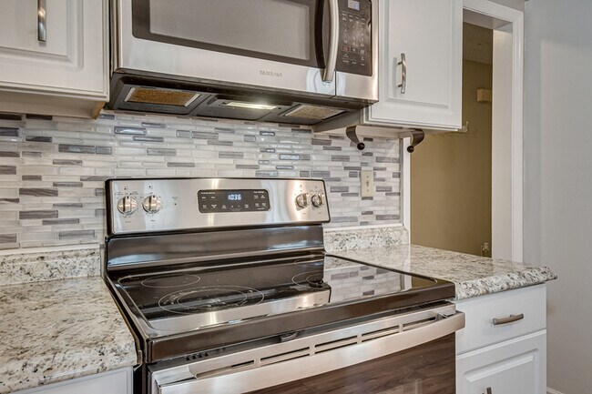 Building Photo - 4410 Goshen Lake Dr S