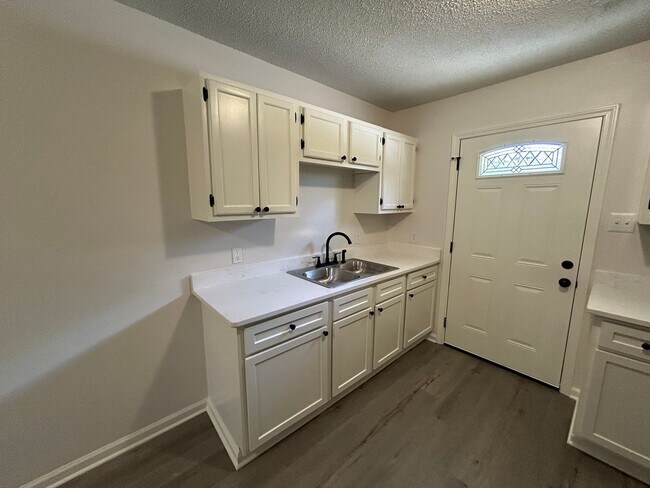 Building Photo - 1156 S Washington Ave