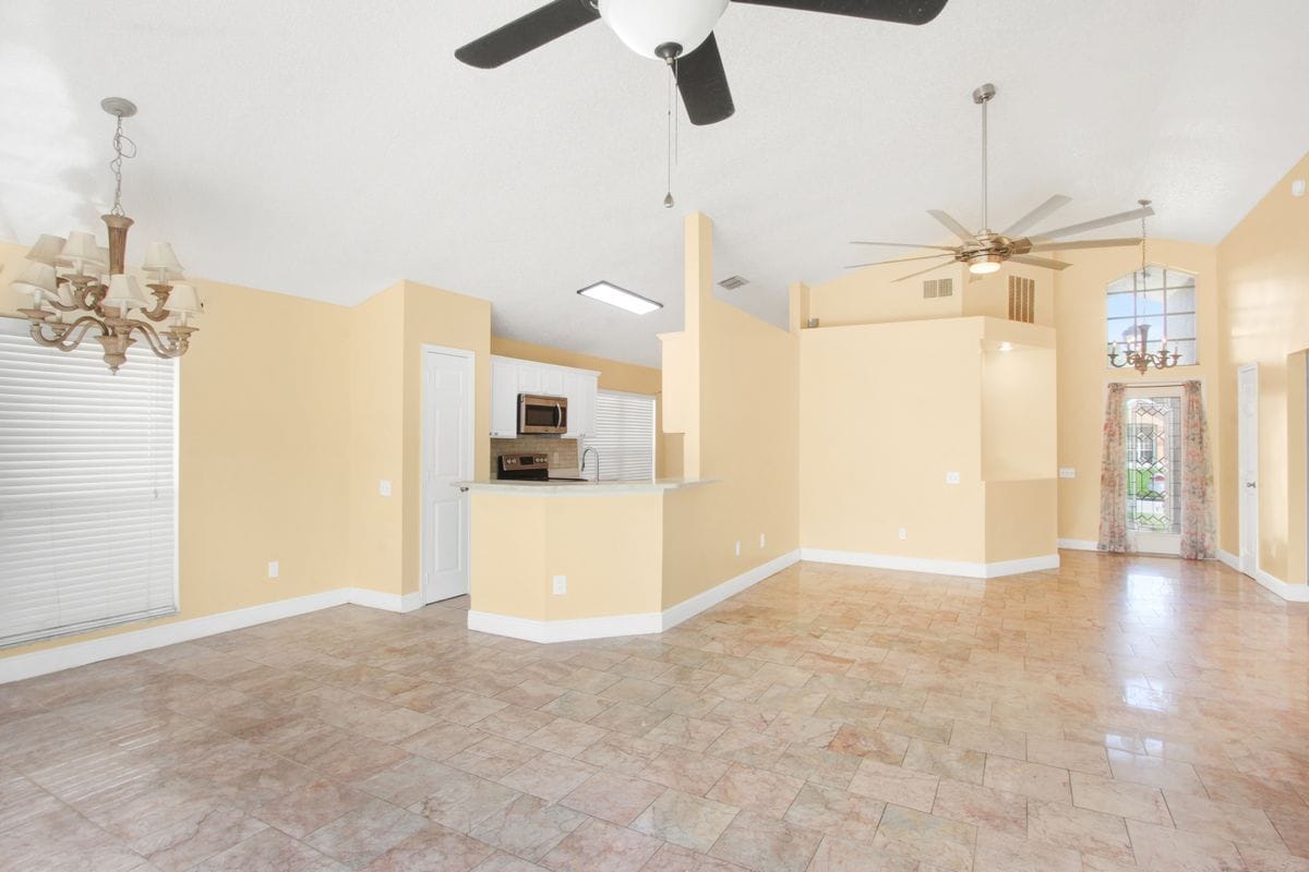 Building Photo - 126 N Weathersfield Ave