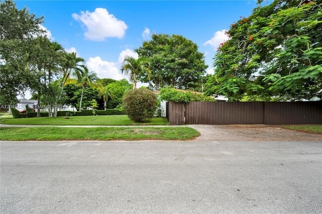 Building Photo - 6890 SW 51st St